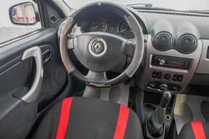 Седан Renault Logan 2010 года, 499000 рублей, Барнаул