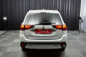 Внедорожник Mitsubishi Outlander 2021 года, 3850000 рублей, Красноярск