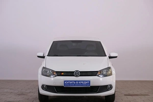 Седан Volkswagen Polo 2010 года, 599000 рублей, Омск