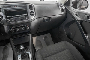 Внедорожник Volkswagen Tiguan 2014 года, 1259000 рублей, Барнаул