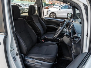 Минивэн Toyota Esquire 2015 года, 2240000 рублей, Краснодар