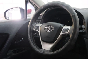 Седан Toyota Avensis 2009 года, 949000 рублей, Омск