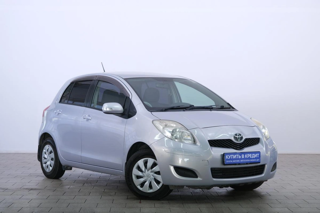 Хетчбэк Toyota Vitz 2010 года, 599000 рублей, Омск