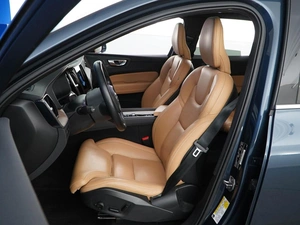 Внедорожник Volvo XC60 2021 года, 4107055 рублей, Москва