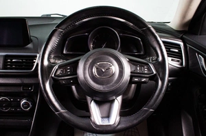 Седан Mazda Axela 2018 года, 1399000 рублей, Сургут
