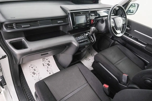 Минивэн Honda Stepwgn Spada 2015 года, 2049000 рублей, Красноярск