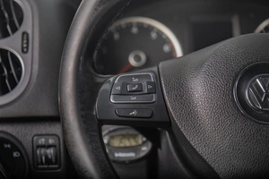 Внедорожник Volkswagen Tiguan 2013 года, 1259000 рублей, Томск