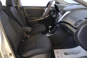 Седан Hyundai Solaris 2011 года, 859000 рублей, Омск