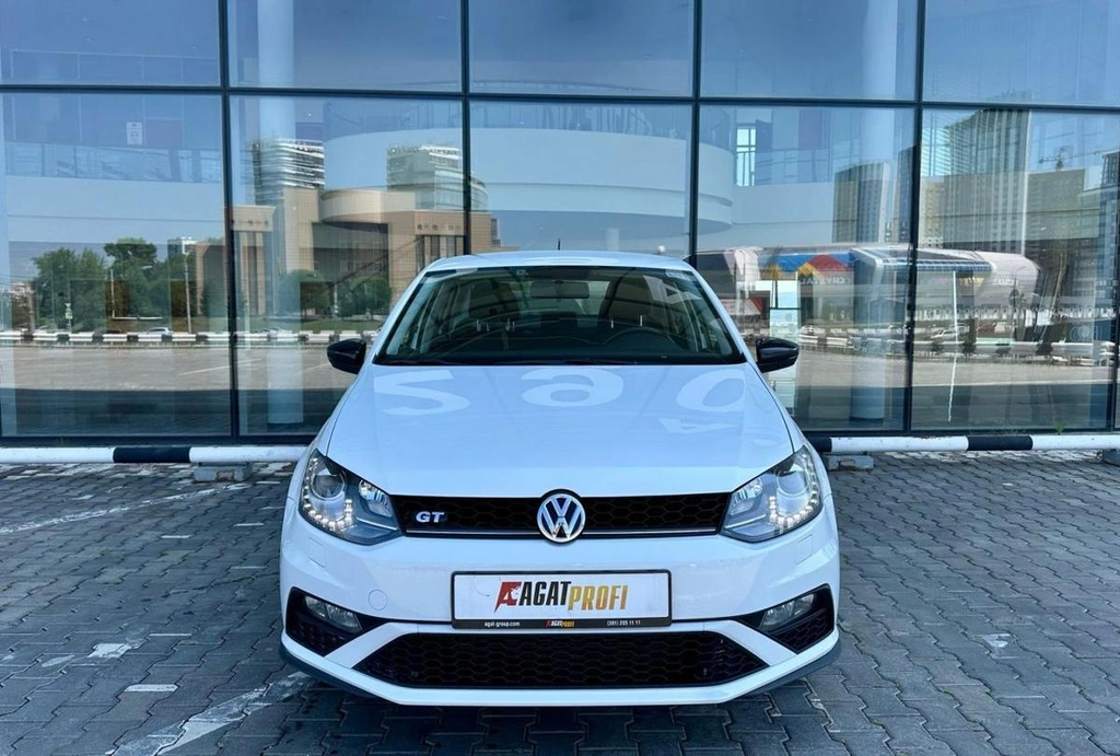 Седан Volkswagen Polo 2018 года, 1140000 рублей, Красноярск