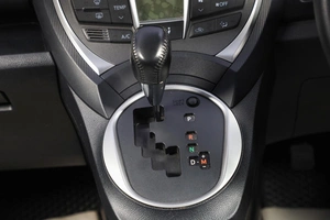 Хетчбэк Toyota Ractis 2012 года, 1249000 рублей, Новосибирск