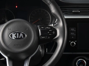 Седан Kia Rio 2021 года, 1790000 рублей, Омск