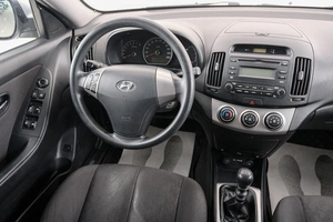 Седан Hyundai Elantra 2010 года, 589000 рублей, Красноярск