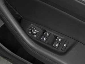 Универсал Volkswagen Passat 2017 года, 1700000 рублей, Омск