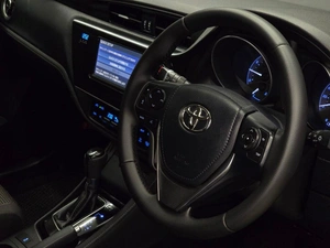 Хетчбэк Toyota Auris 2017 года, 1325000 рублей, Красноярск