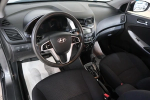 Седан Hyundai Solaris 2013 года, 999000 рублей, Омск