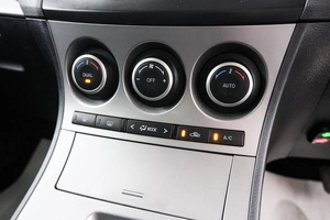 Седан Mazda Axela 2012 года, 979000 рублей, Красноярск