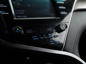 Седан Toyota Camry 2019 года, 2225055 рублей, Москва
