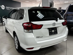 Универсал Toyota Corolla Fielder 2018 года, 1249000 рублей, Ачинск