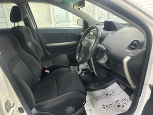 Хетчбэк Toyota Ist 2004 года, 620000 рублей, Ачинск