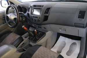 Пикап Toyota Hilux 2010 года, 2099000 рублей, Омск