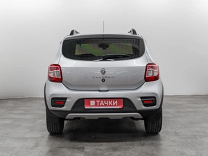 Хетчбэк Renault Sandero Stepway 2021 года, 1300000 рублей, Красноярск
