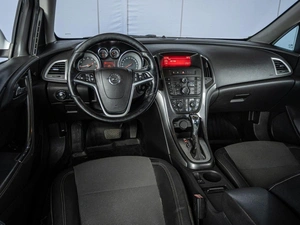 Хетчбэк Opel Astra 2012 года, 865000 рублей, Краснодар