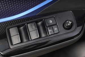 Внедорожник Toyota C-HR 2020 года, 2899000 рублей, Новосибирск