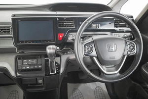 Минивэн Honda Stepwgn Spada 2016 года, 1849000 рублей, Кемерово