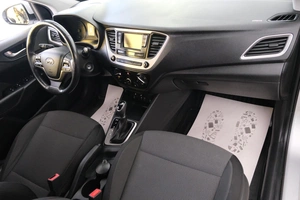 Седан Hyundai Solaris 2017 года, 1299000 рублей, Омск