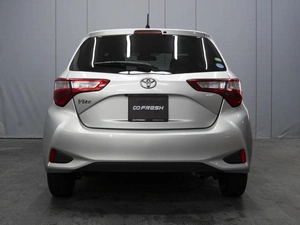 Хетчбэк Toyota Vitz 2017 года, 1000000 рублей, Омск