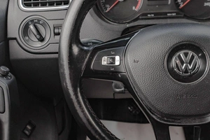 Седан Volkswagen Polo 2017 года, 979000 рублей, Челябинск