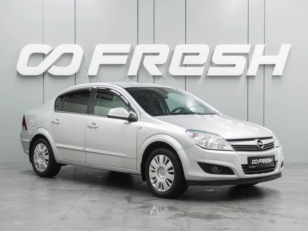 Седан Opel Astra 2011 года, 739000 рублей, Воронеж