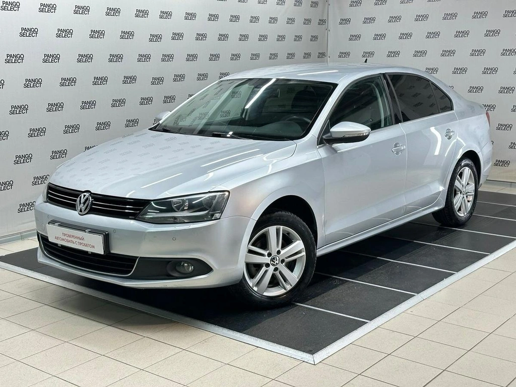 Седан Volkswagen Jetta 2013 года, 985000 рублей, Красноярск