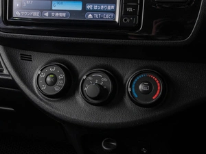 Хетчбэк Toyota Vitz 2017 года, 929000 рублей, Тюмень