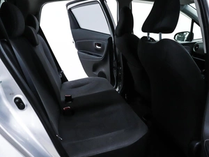 Хетчбэк Toyota Vitz 2015 года, 980000 рублей, Красноярск