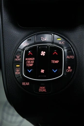 Минивэн Toyota Voxy 2015 года, 1883000 рублей, Солонцы