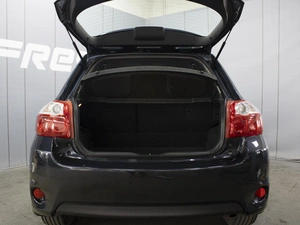 Хетчбэк Toyota Auris 2012 года, 1099000 рублей, Омск