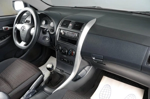 Седан Toyota Corolla 2011 года, 1379000 рублей, Тюмень