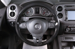 Внедорожник Volkswagen Tiguan 2013 года, 1349000 рублей, Тюмень