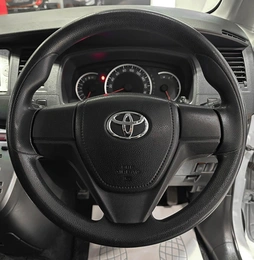 Минивэн Toyota Isis 2014 года, 1290000 рублей, Красноярск