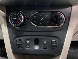 Седан Renault Logan 2015 года, 799000 рублей, Красноярск