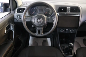 Седан Volkswagen Polo 2011 года, 829000 рублей, Омск