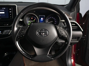 Внедорожник Toyota C-HR 2018 года, 2400000 рублей, Омск