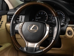 Седан Lexus ES 2014 года, 2729000 рублей, Тюмень