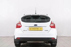 Хетчбэк Ford Focus 2013 года, 809000 рублей, Красноярск