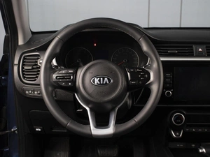 Седан Kia Rio 2021 года, 1750000 рублей, Омск