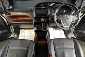 Минивэн Toyota Esquire 2015 года, 2319000 рублей, Тюмень