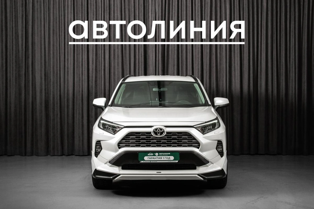 Внедорожник Toyota RAV4 2019 года, 3499000 рублей, Красноярск
