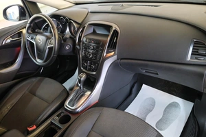 Хетчбэк Opel Astra 2012 года, 829000 рублей, Омск