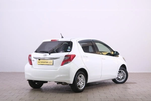 Хетчбэк Toyota Vitz 2016 года, 1129000 рублей, Омск